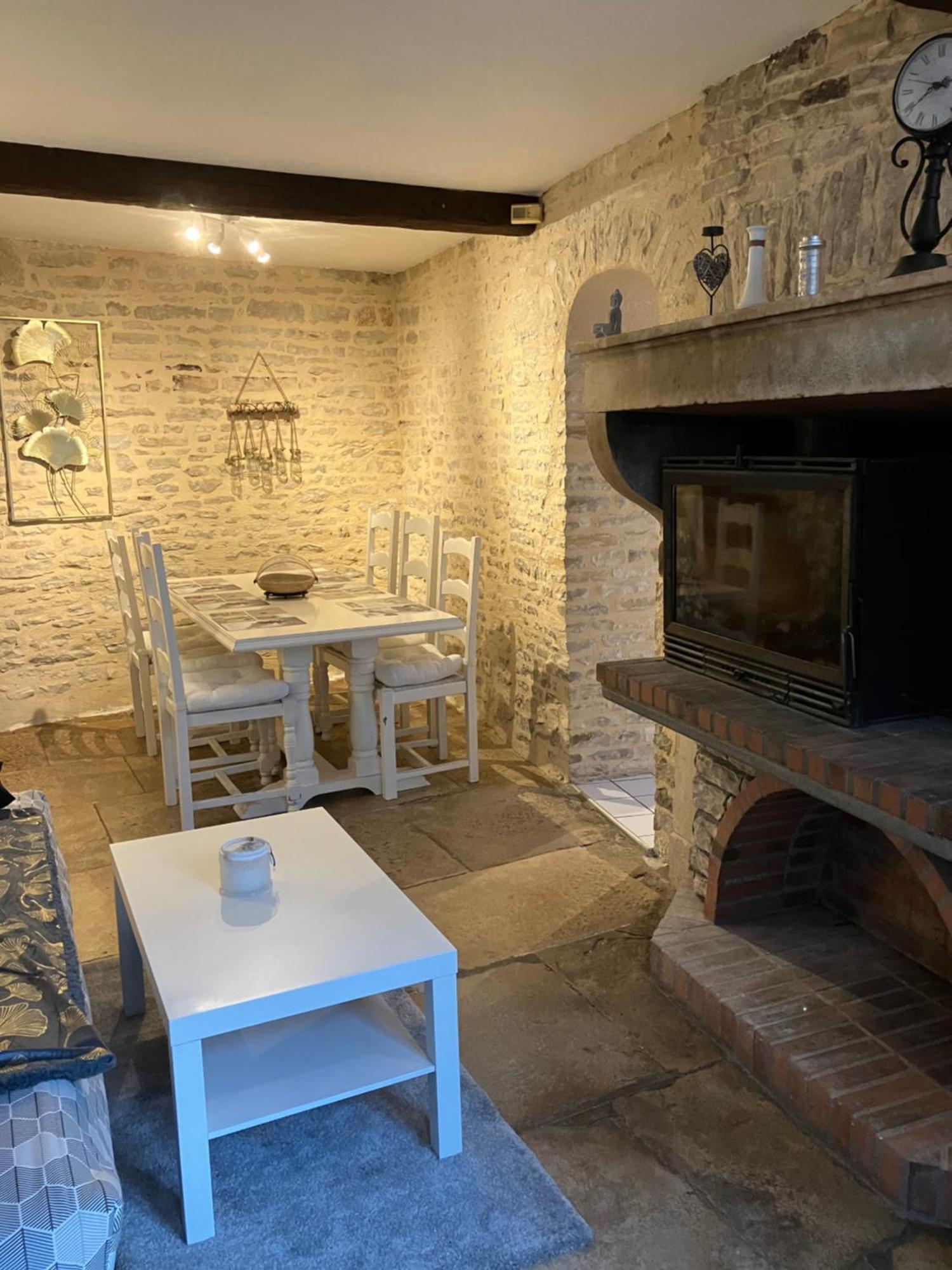Charmante Maison En Pierres Precy-le-Sec Bagian luar foto